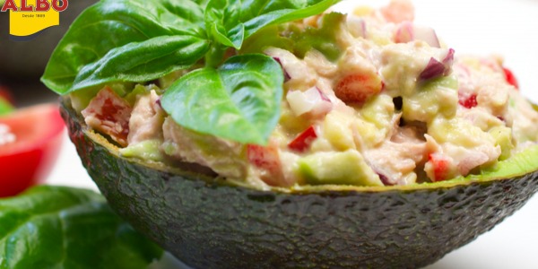 AVOCADOS STUFFED WITH TUNA 